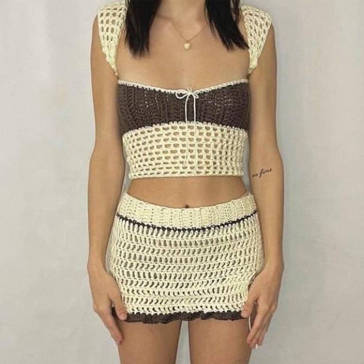 COLOR MATCHING SLEEVELESS VEST SPLIT SKIRT SUIT