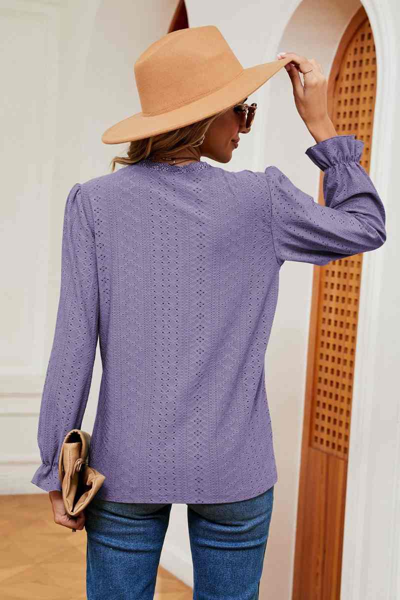 CWTBLL2841_COMMUTER LACE V-NECK LONG-SLEEVED TOP