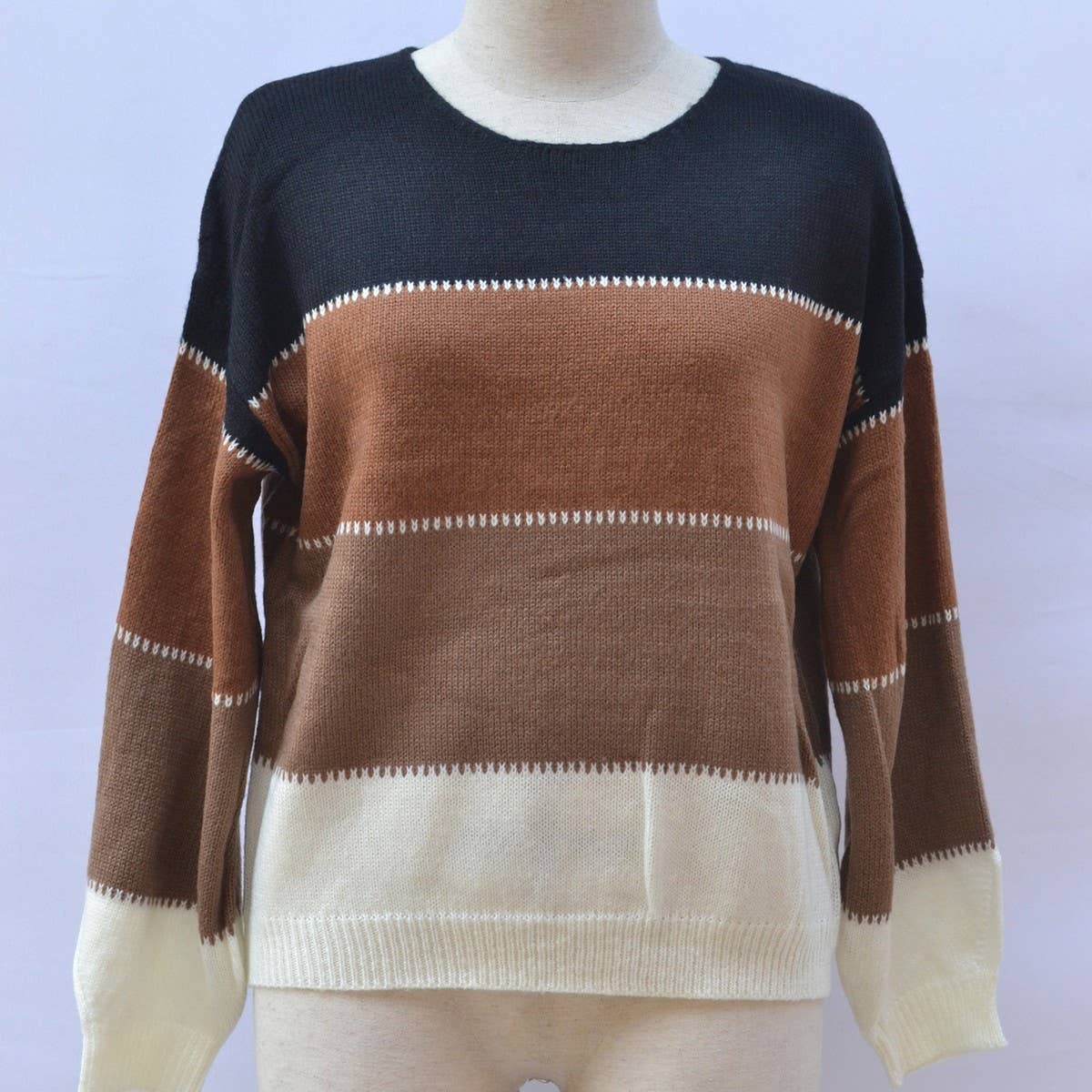 Color-matching crew-neck loose knit sweater