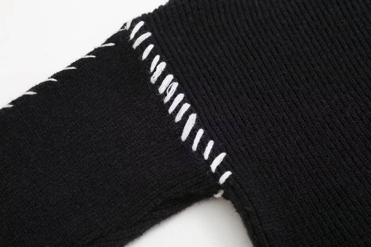 Color-blocking and patchwork round-neck sweater