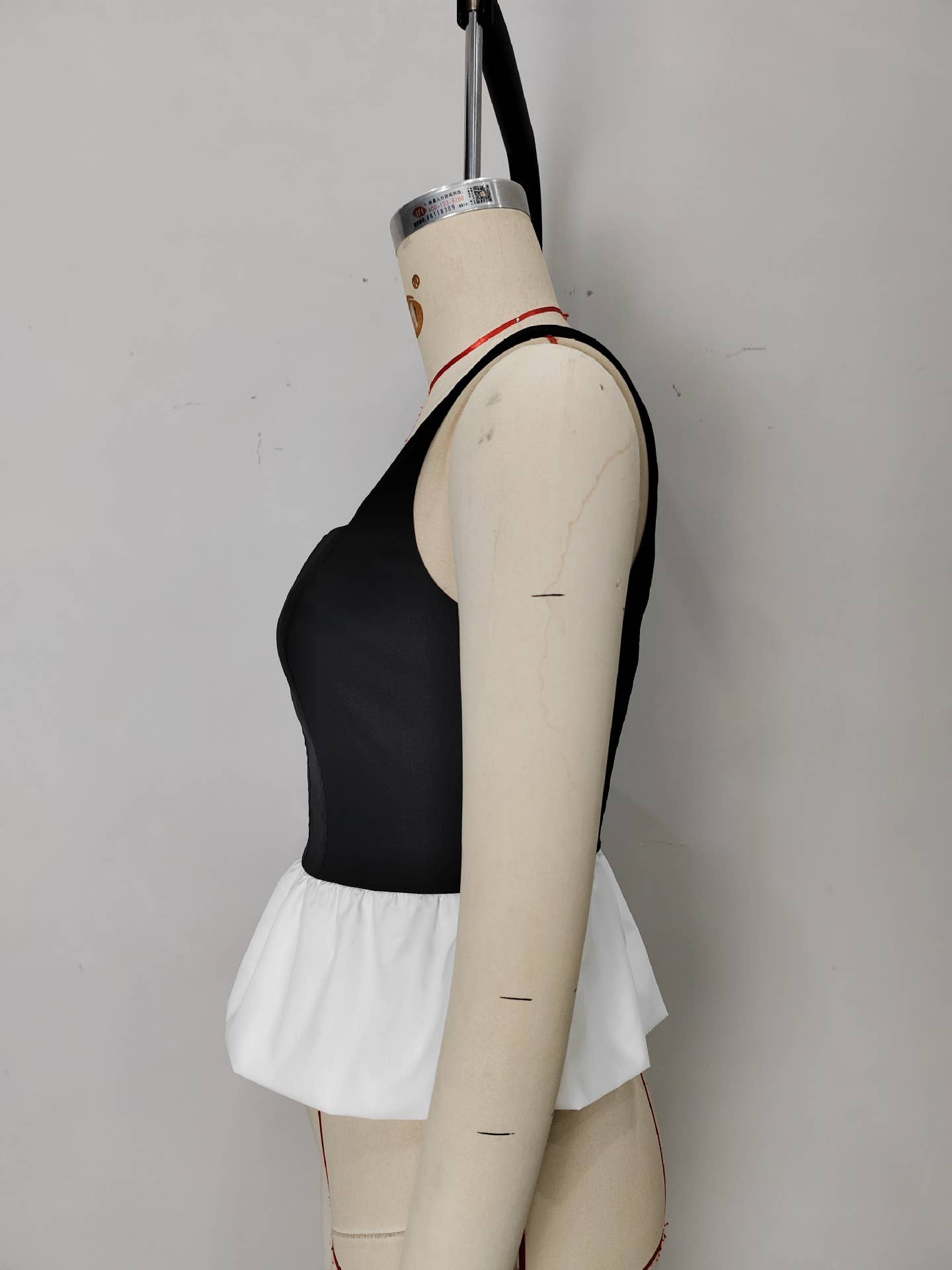 Color-blocking spliced cable top with halter top
