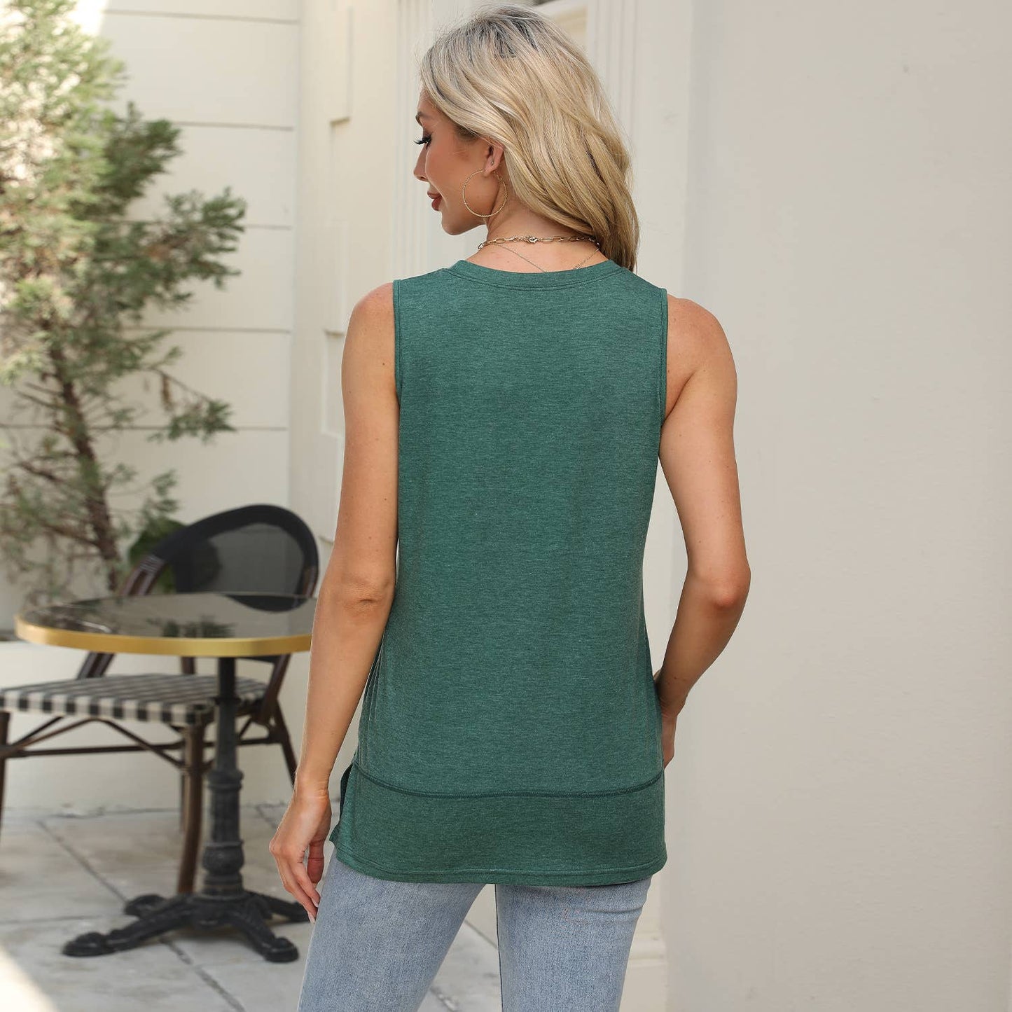 Crew-neck sleeveless T-shirt slit loose tank top