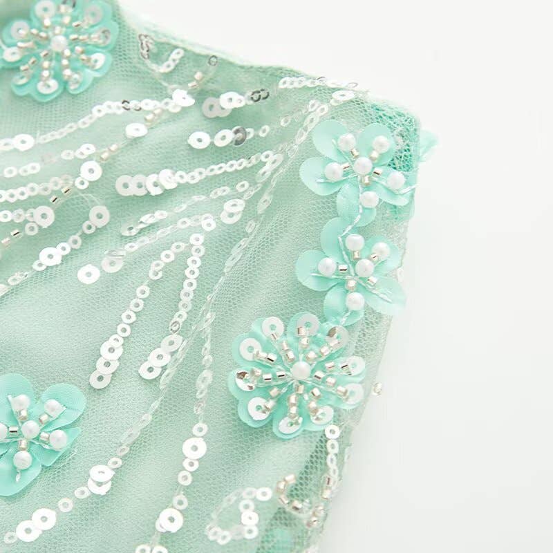 Body-wrapping three-dimensional sequined skirt