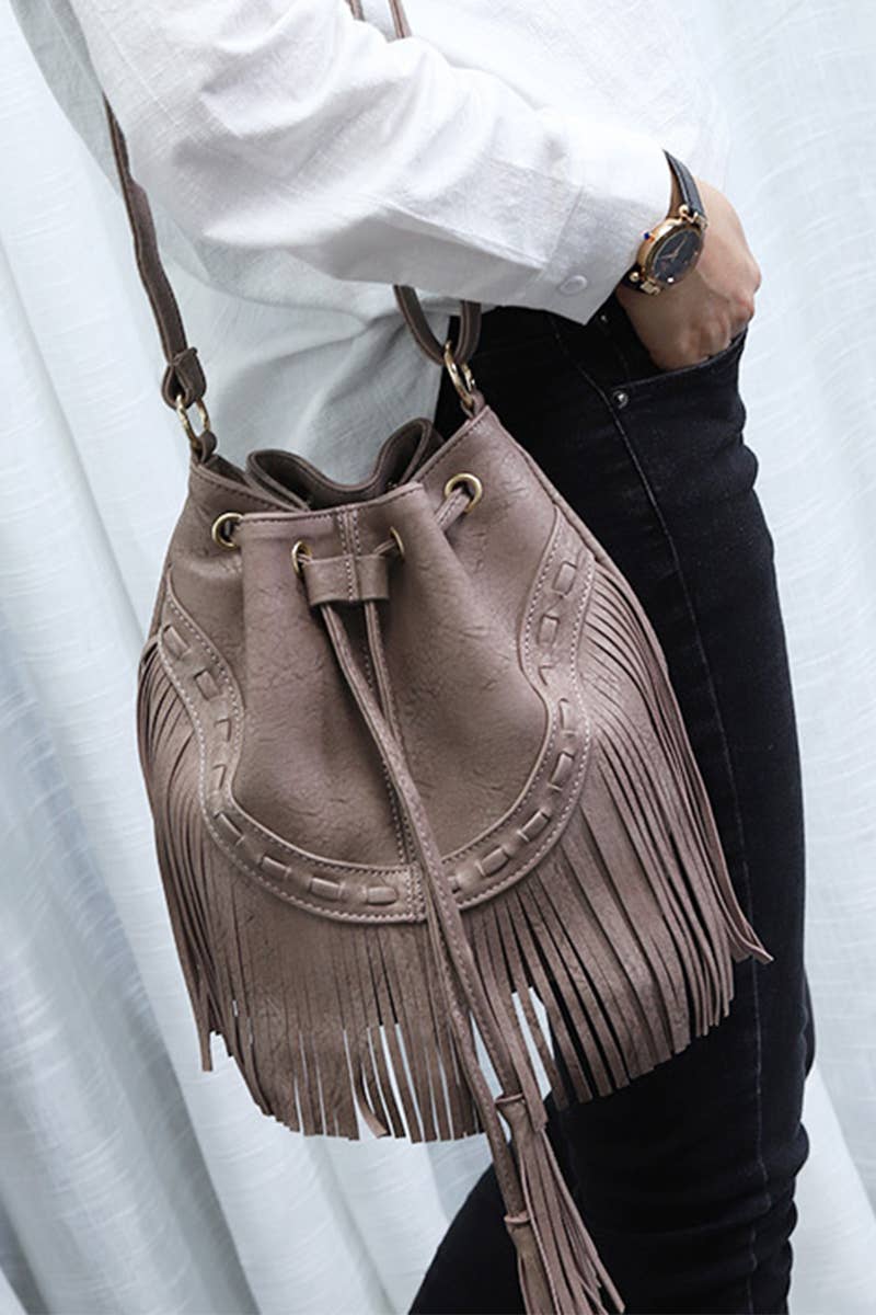 CWAB1570_Leisure drawstring tassel bucket shoulder bag