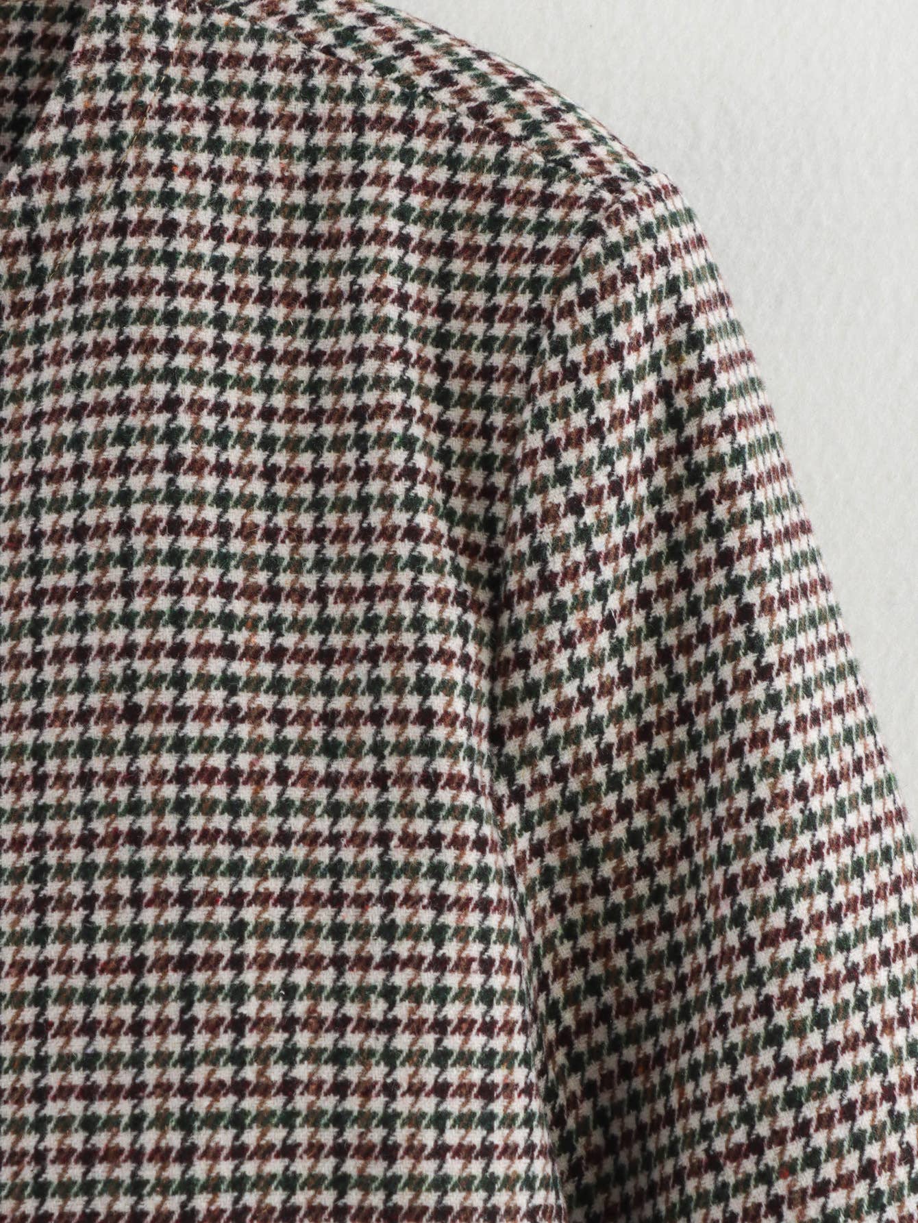 Fashionable checkered button-down coat