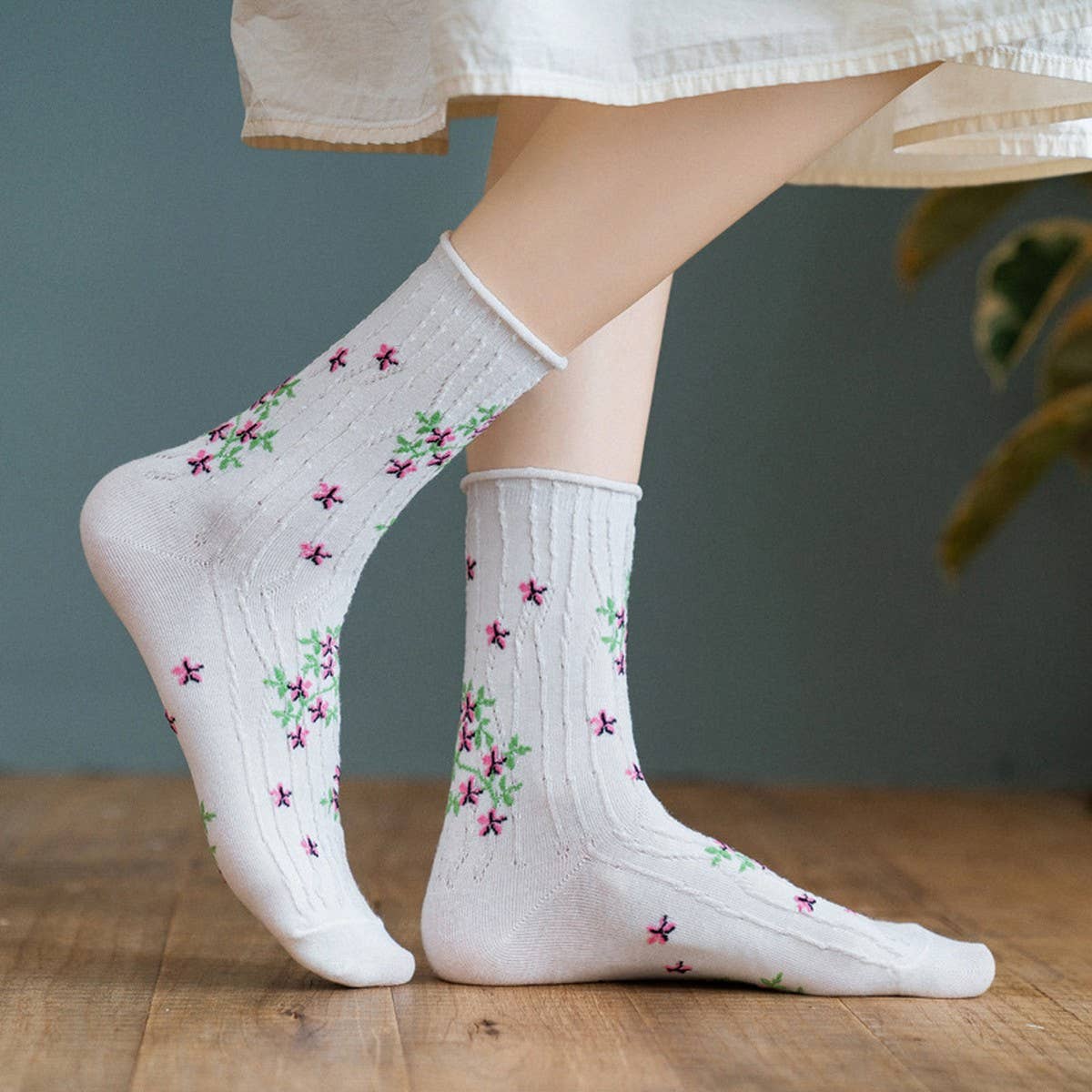 PREPPY LITTLE FLORAL STRIPED MIDTUBE SOCK LADY_CWMS0403