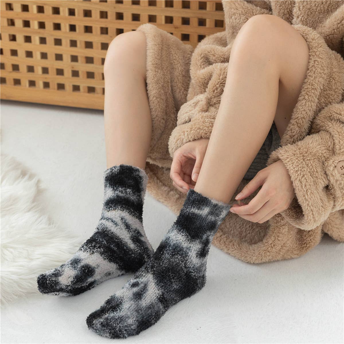 WOMEN PADDED TIE-DYED CORAL VELVET SOCKS