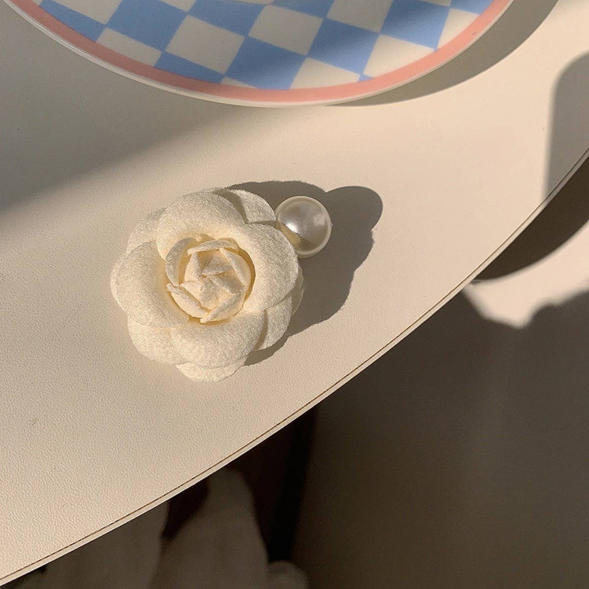 PEARL THREE-DIMENSIONAL CAMELLIA HAIR CLIP_CWAHA0947