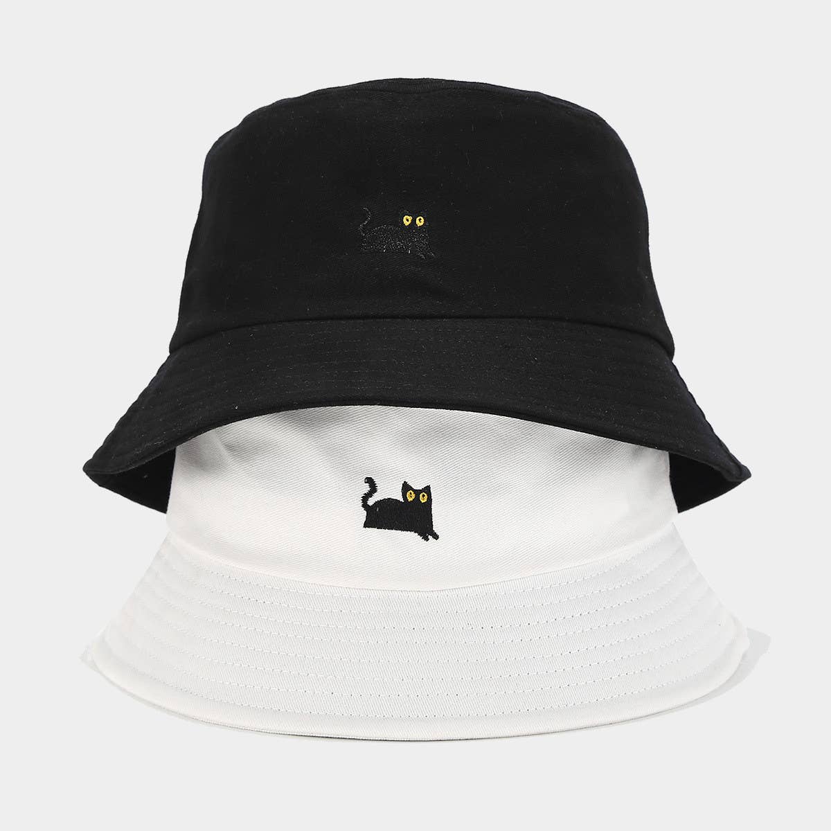 MACAROON-COLORED BLACK CAT EMBROIDERED BUCKET HAT_CWAH1631