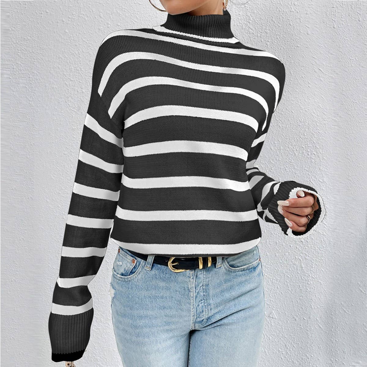 Contrasting striped sweater turtleneck base