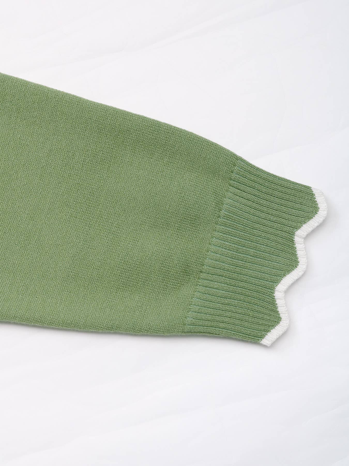 CREW-NECK PULLOVER SWEATER WITH ZIPPER CONTRAST