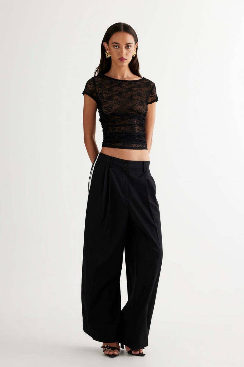 CWTBLS2220_LACE HOLLOW OUT CREW NECK SHORT SLEEVE TOP