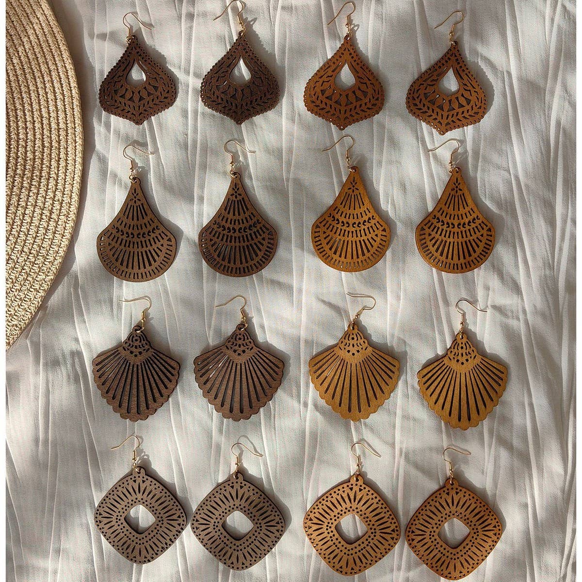 SIMPLE AND FASHIONABLE HOLLOW WATER DROP EARRINGS