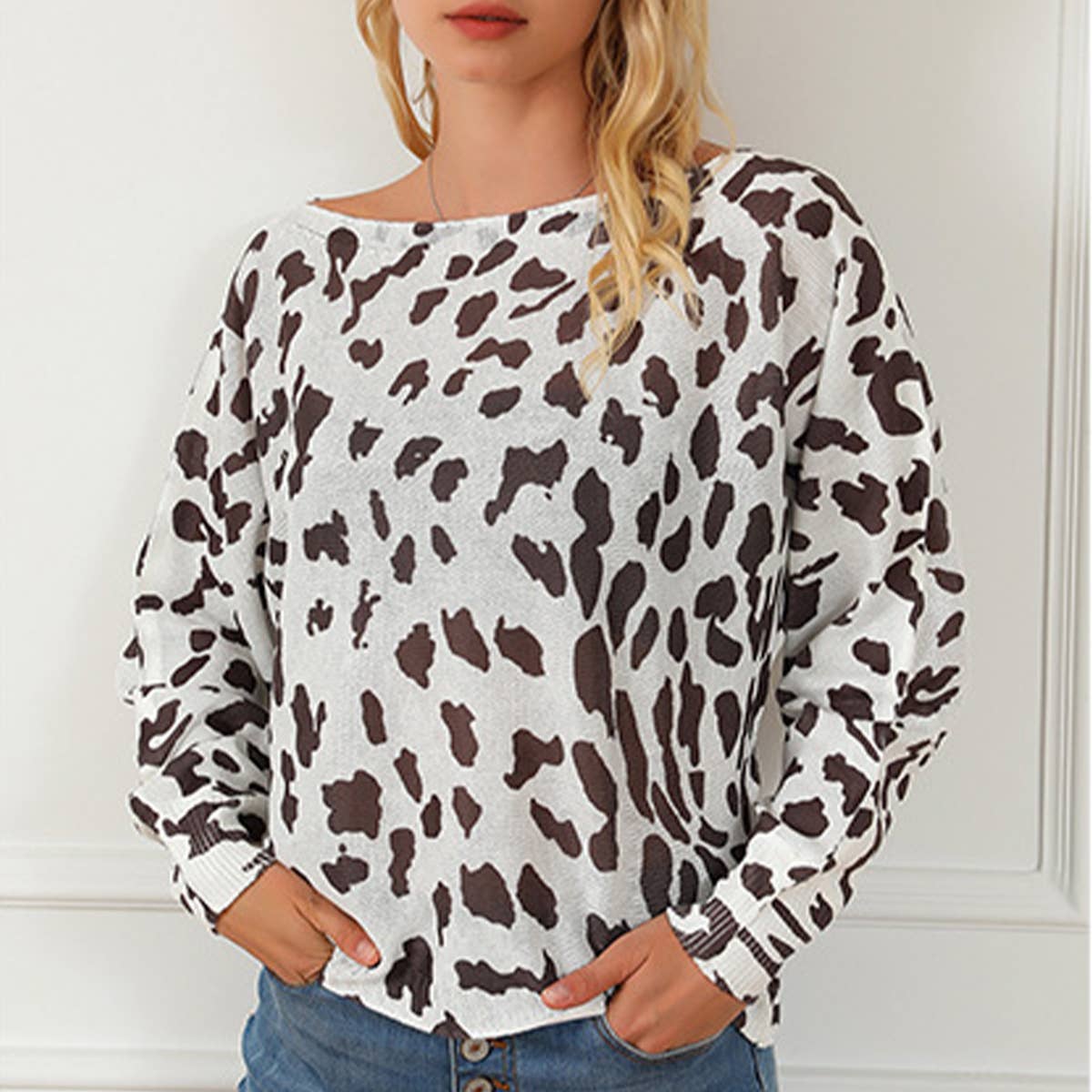 CREW NECK DROP SHOULDER LEOPARD PRINT SWEATER
