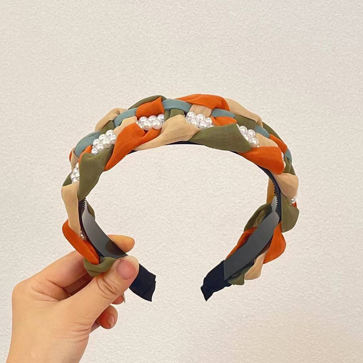 WIDE-BRIMMED PEARL BRAID HEADBAND_CWAHA1708