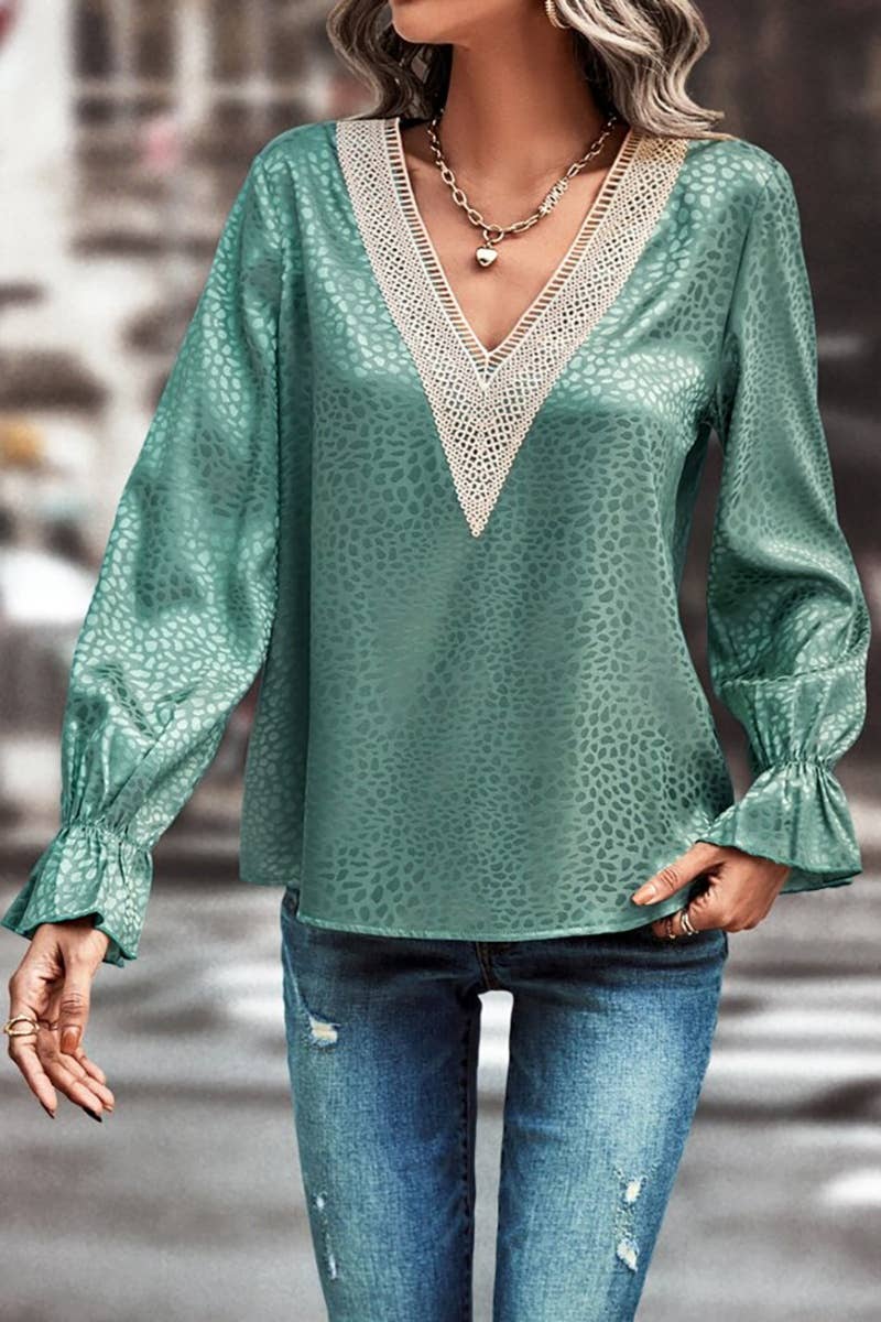 CWTBLL2480_LACE V-NECK LEOPARD PRINT LONG-SLEEVED TOP