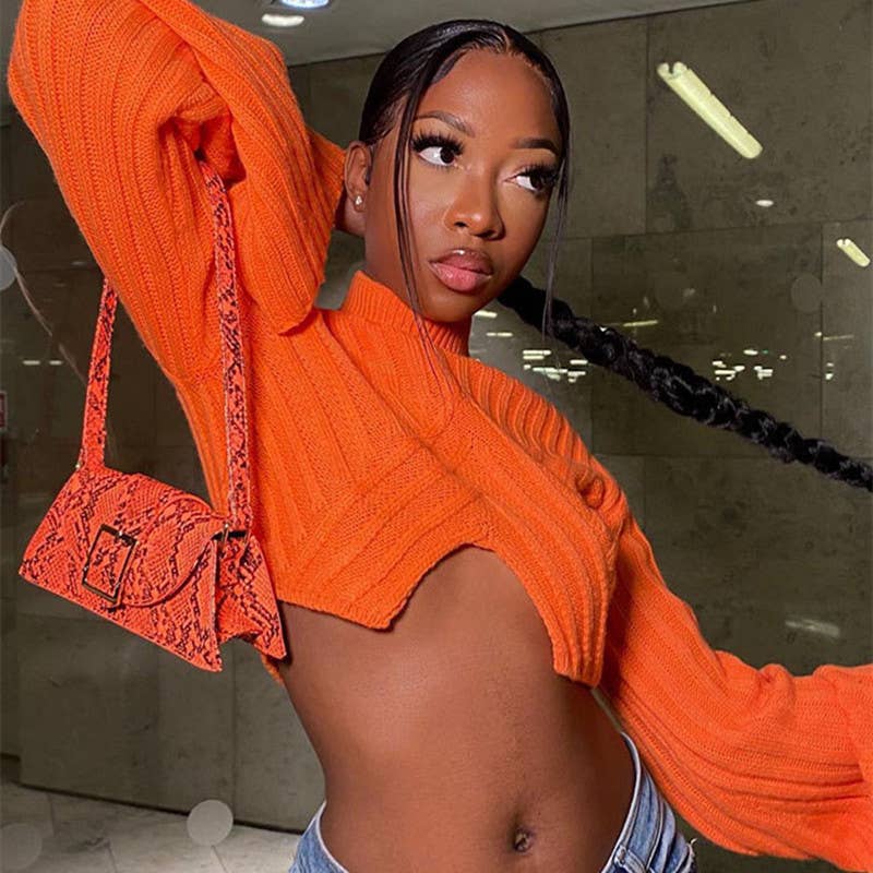 CREW-NECK TIGHT IRREGULAR CROP SWEATER