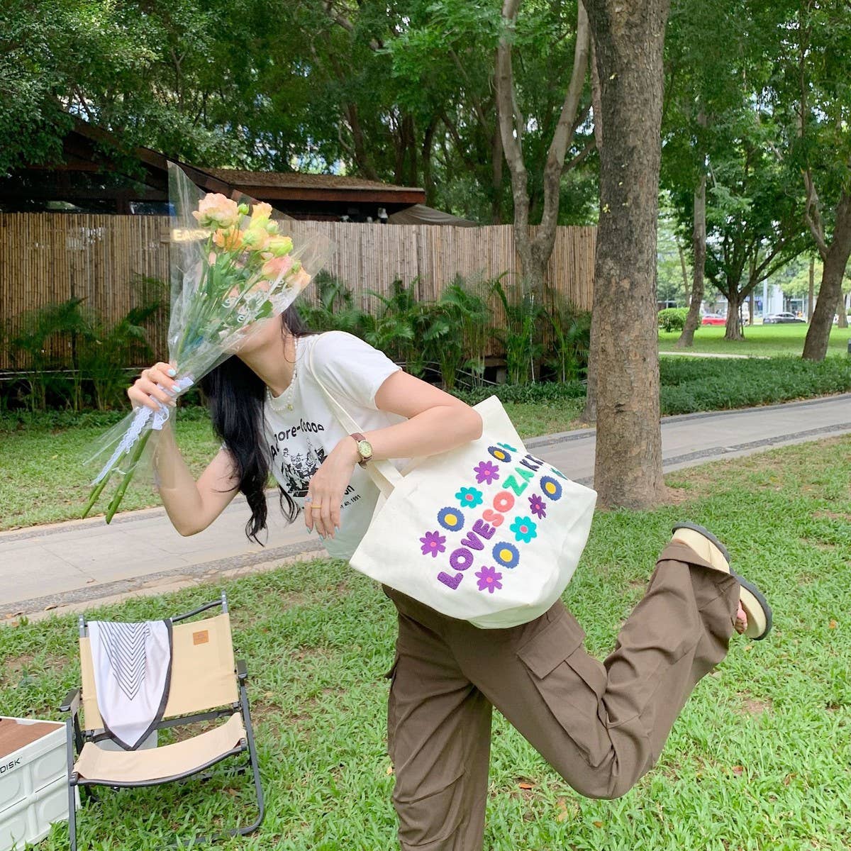 CWAB5818_FRENCH GIRL CANVAS BAG WITH EMBROIDERED FLOWERS