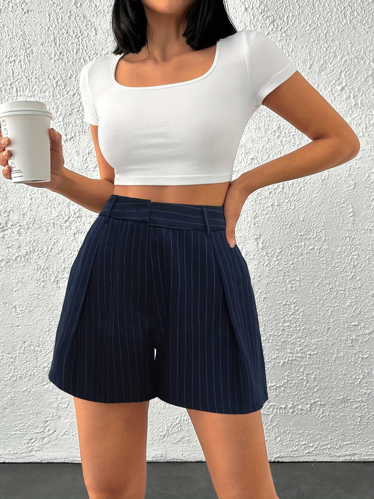 Comfortable double-pocket striped woven shorts