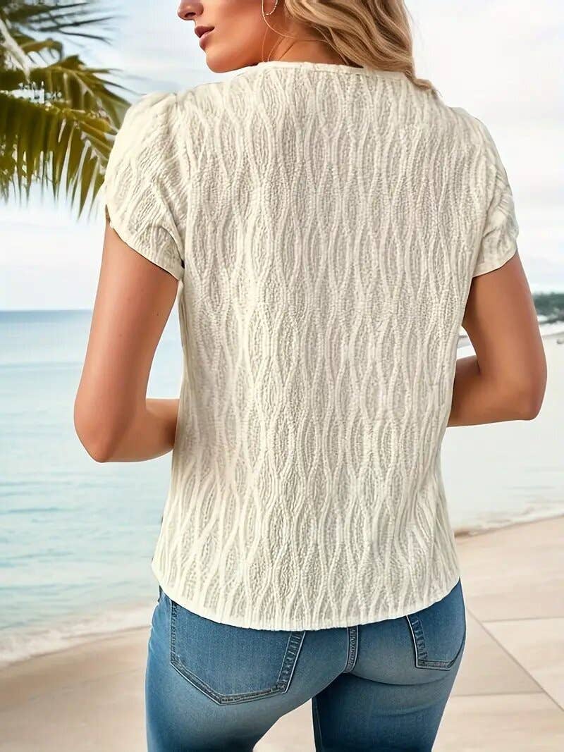 Casual form-fitting short-sleeved V-neck top