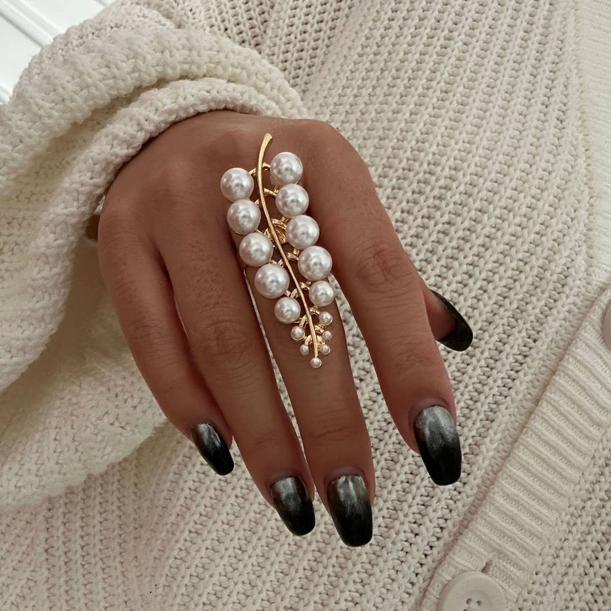IRREGULAR HOLLOW WINDING IMITATION PEARL RING
