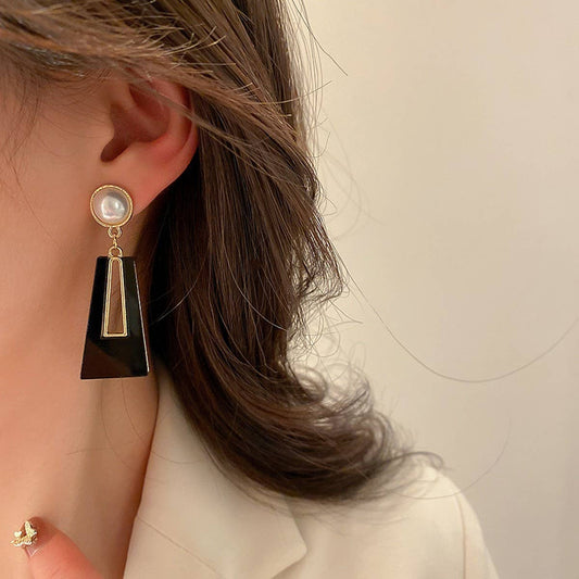 TEMPERAMENT GEOMETRIC TRAPEZOIDAL EARRINGS