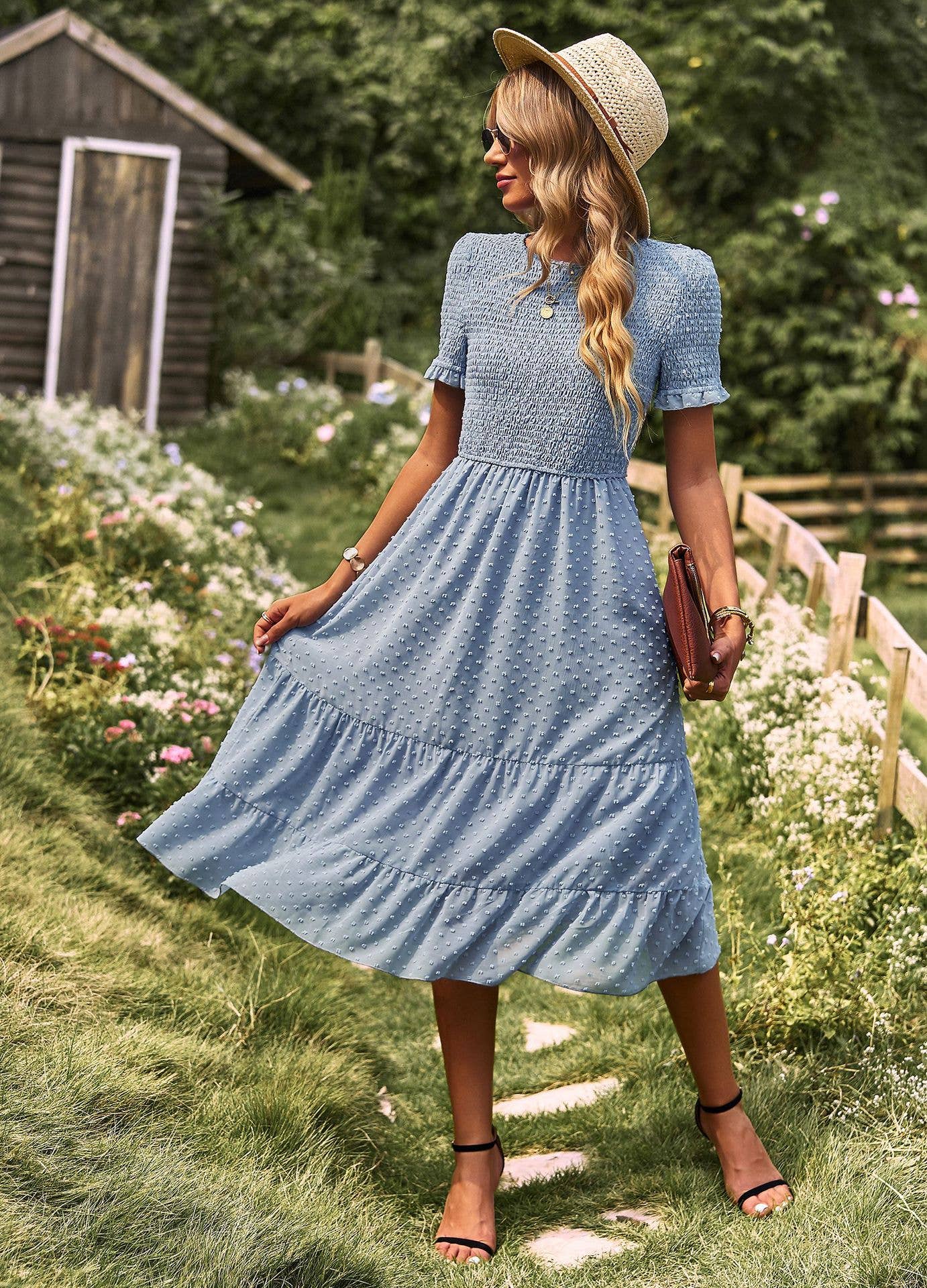 FLAUNTING A FLOWING SLIM-FIT DRESS