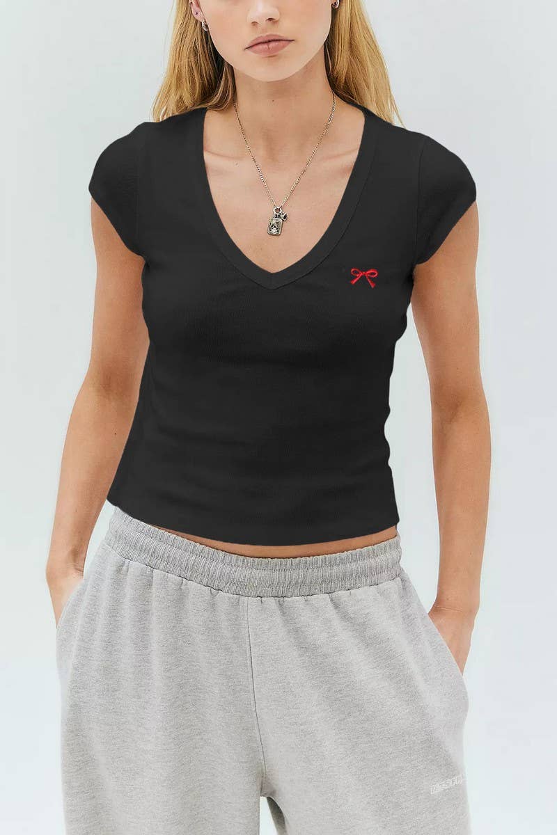 CWTTS1561_EMBROIDERED V-NECK FITTED SOLID COLOR TEE