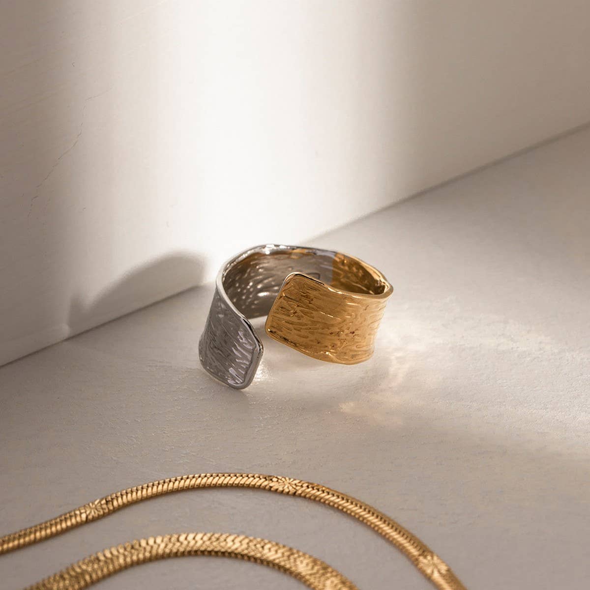 NEW DOUBLE PIECE CURVED PLEATED HIGH-END RING