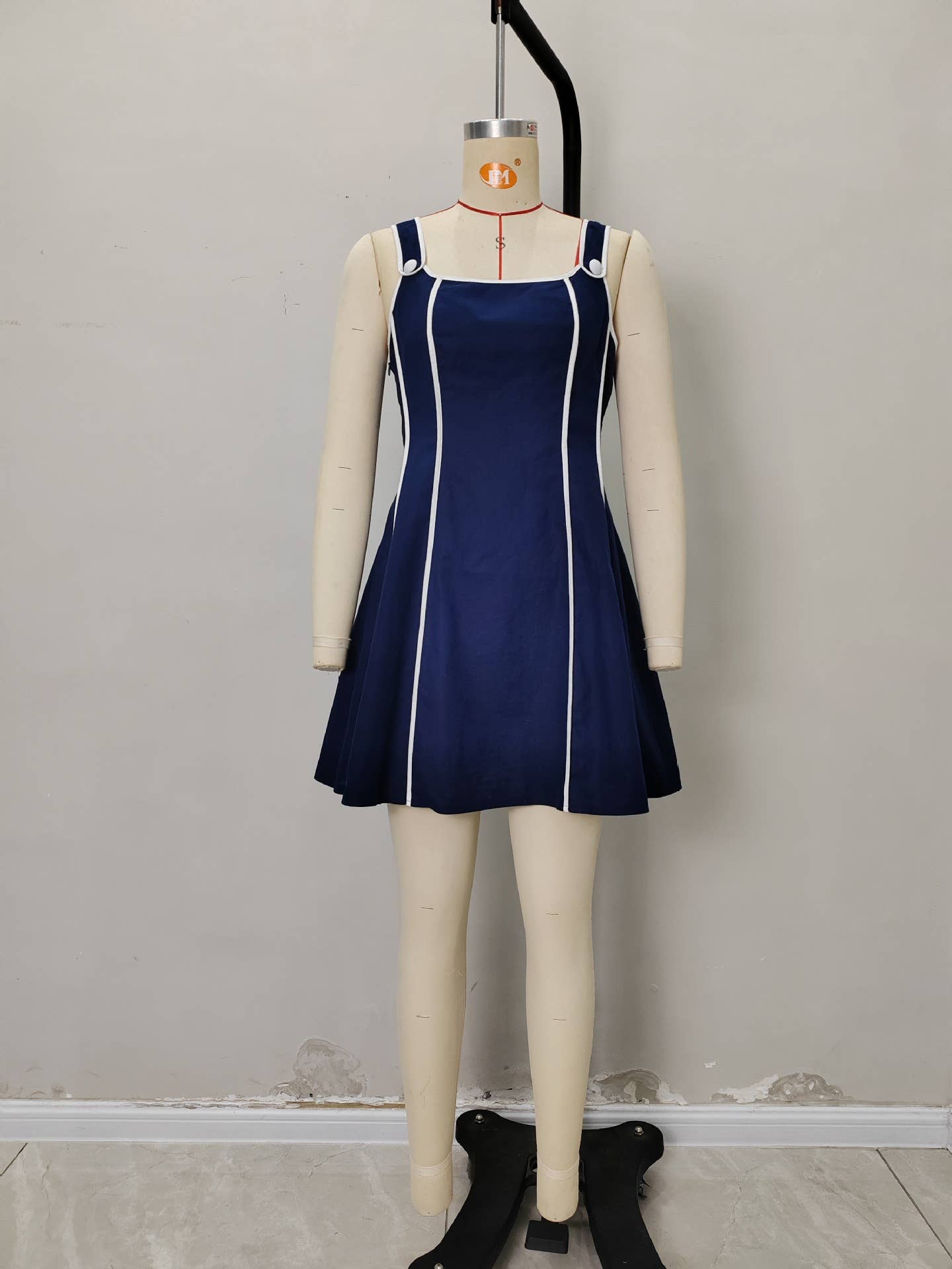 Fashionable and simple line halter short dress