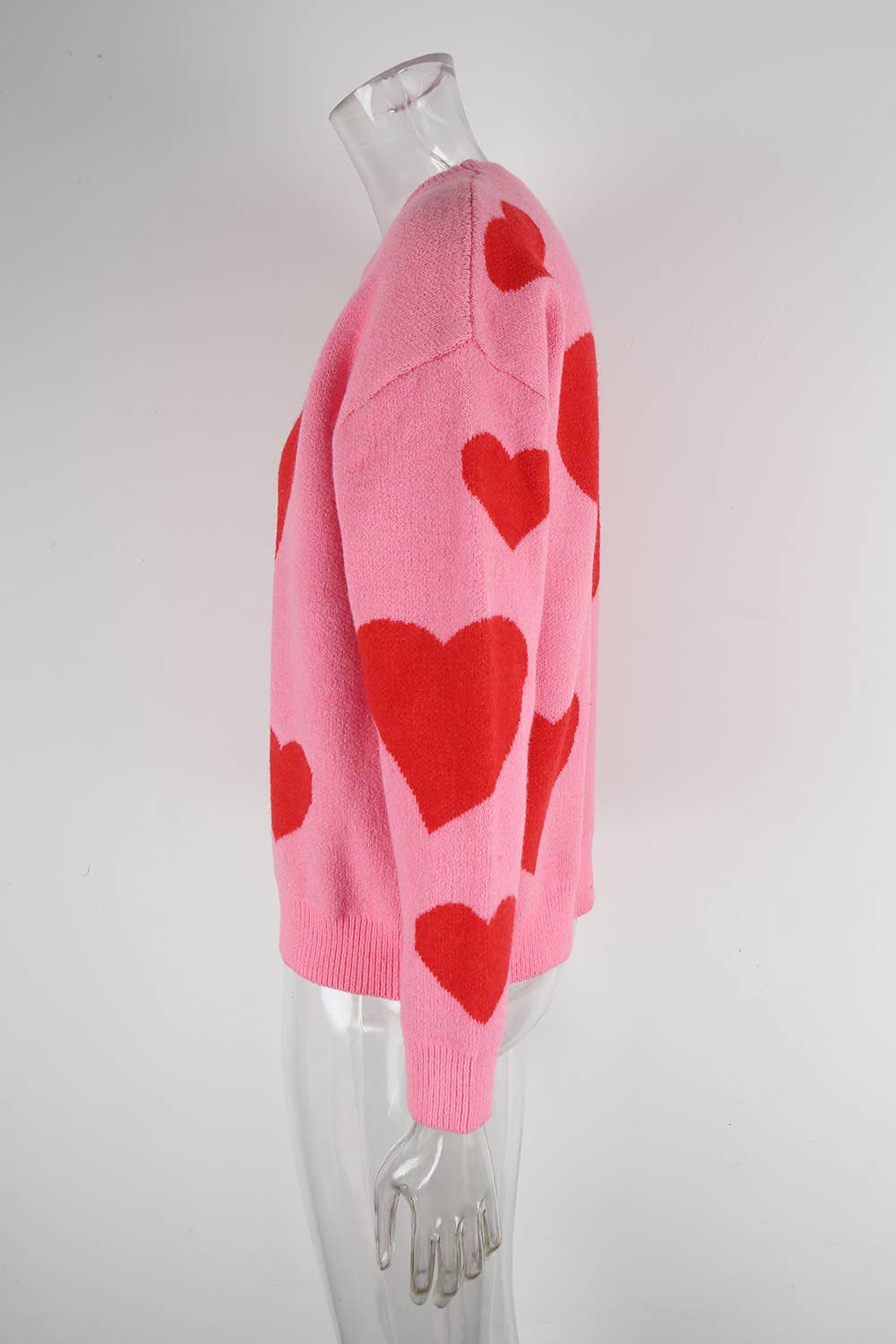 Fashionable heart-shaped color-blocking sweater