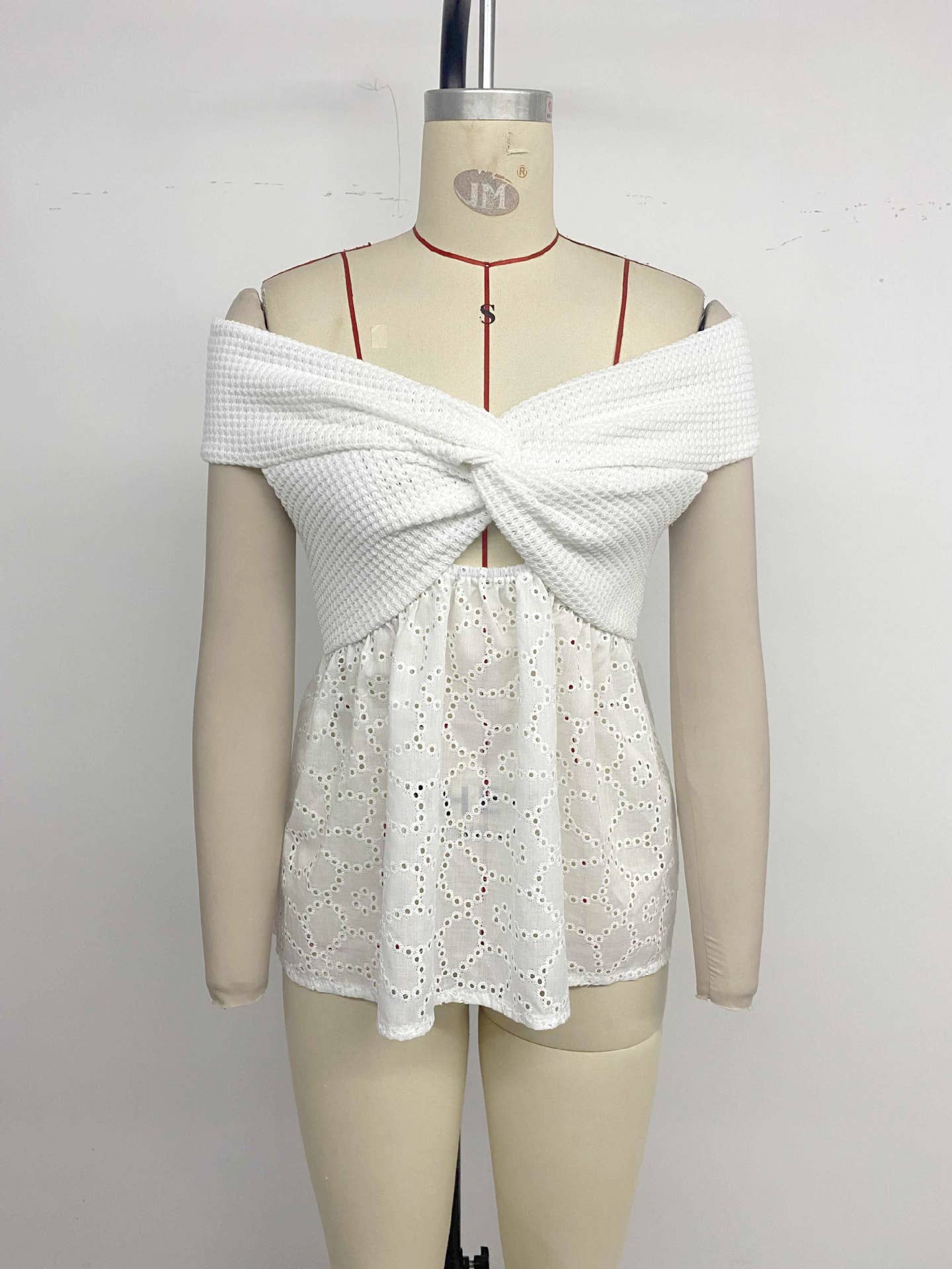 Chest kink hollow-out off-the-shoulder T-shirt