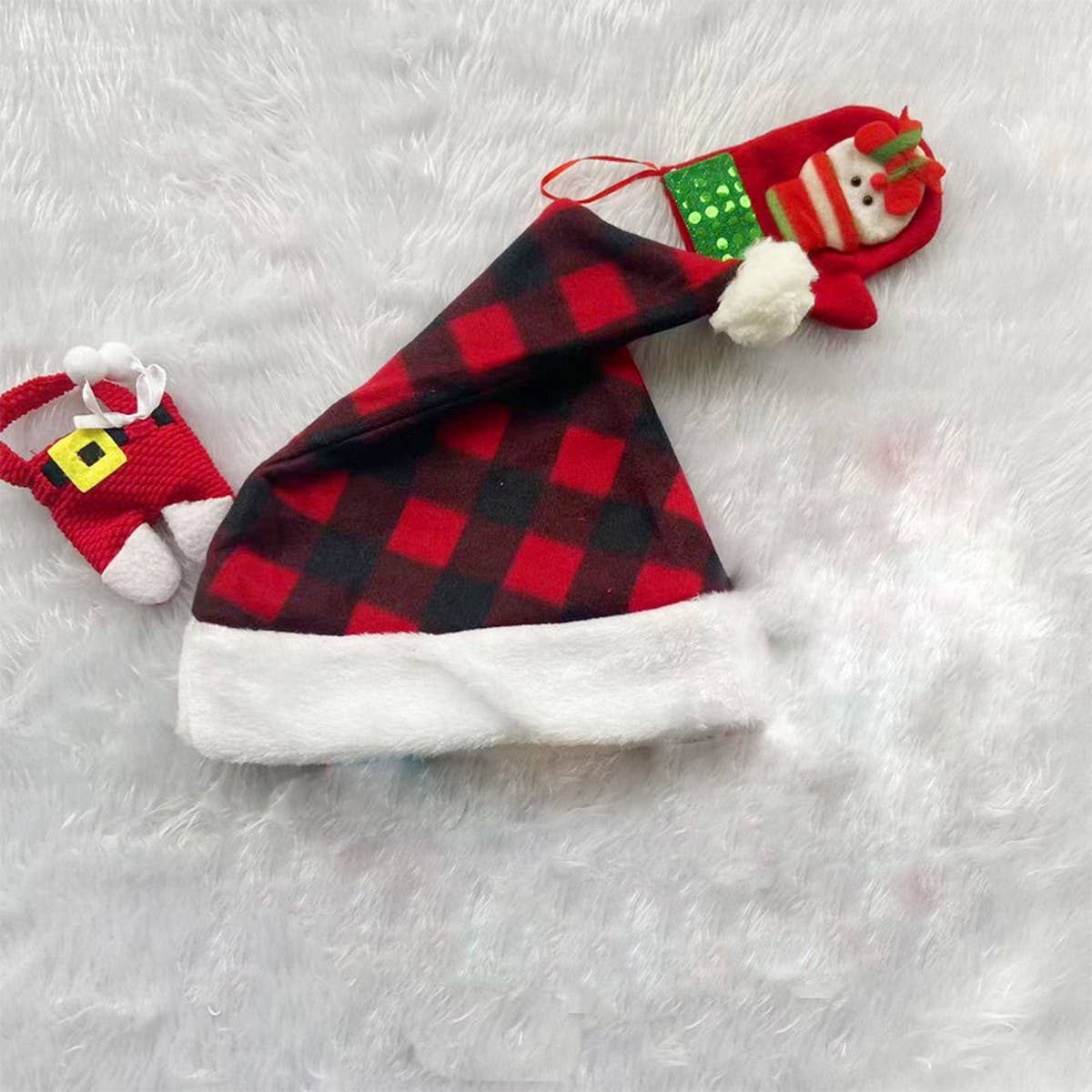 CWAH4086_CHRISTMAS RED AND BLACK PLAID SANTA HAT