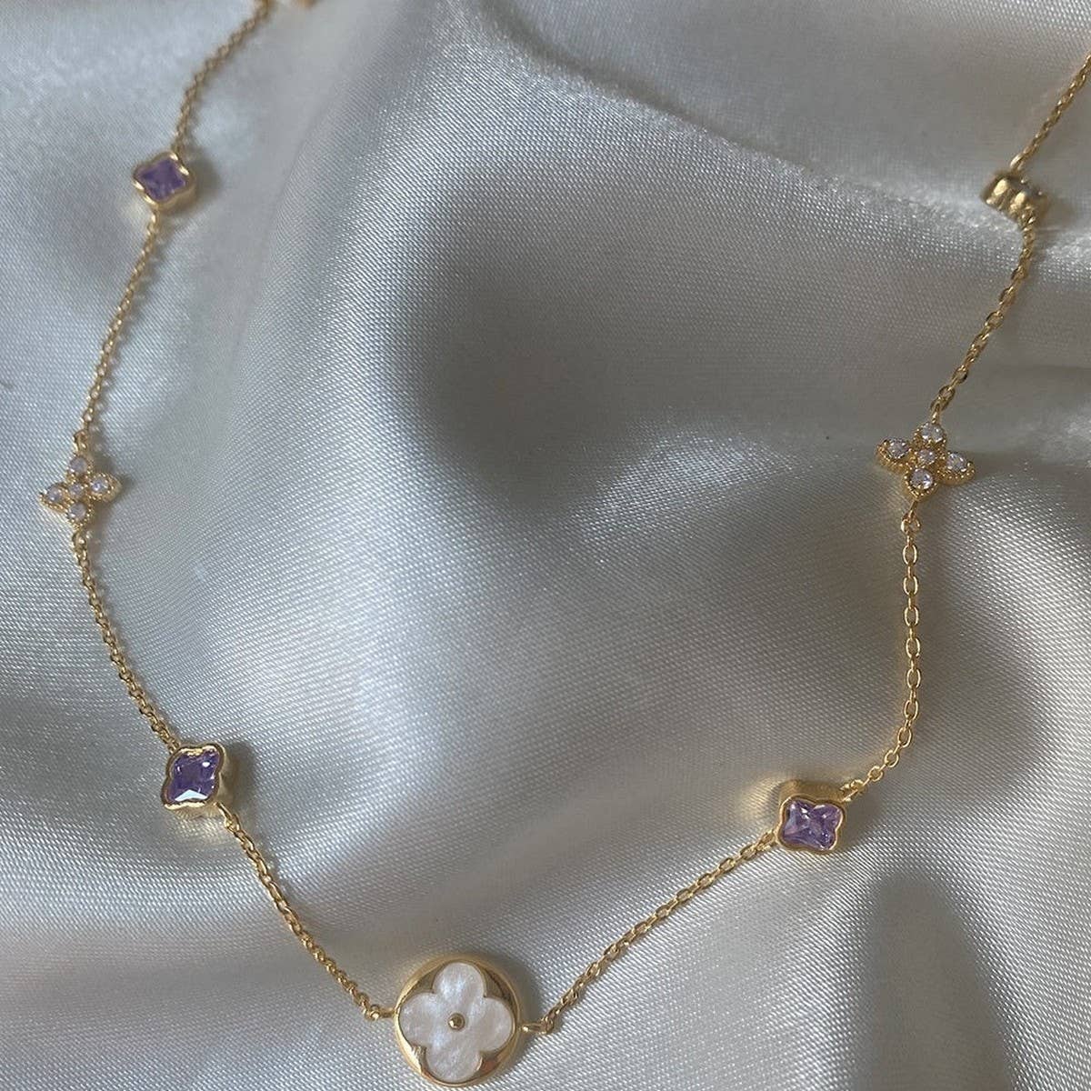 Four-leaf clover snowflake zircon necklace