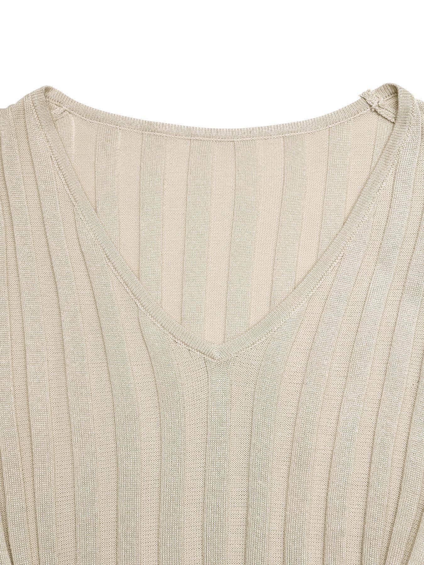 Elegant and stylish long-sleeved knitted dress