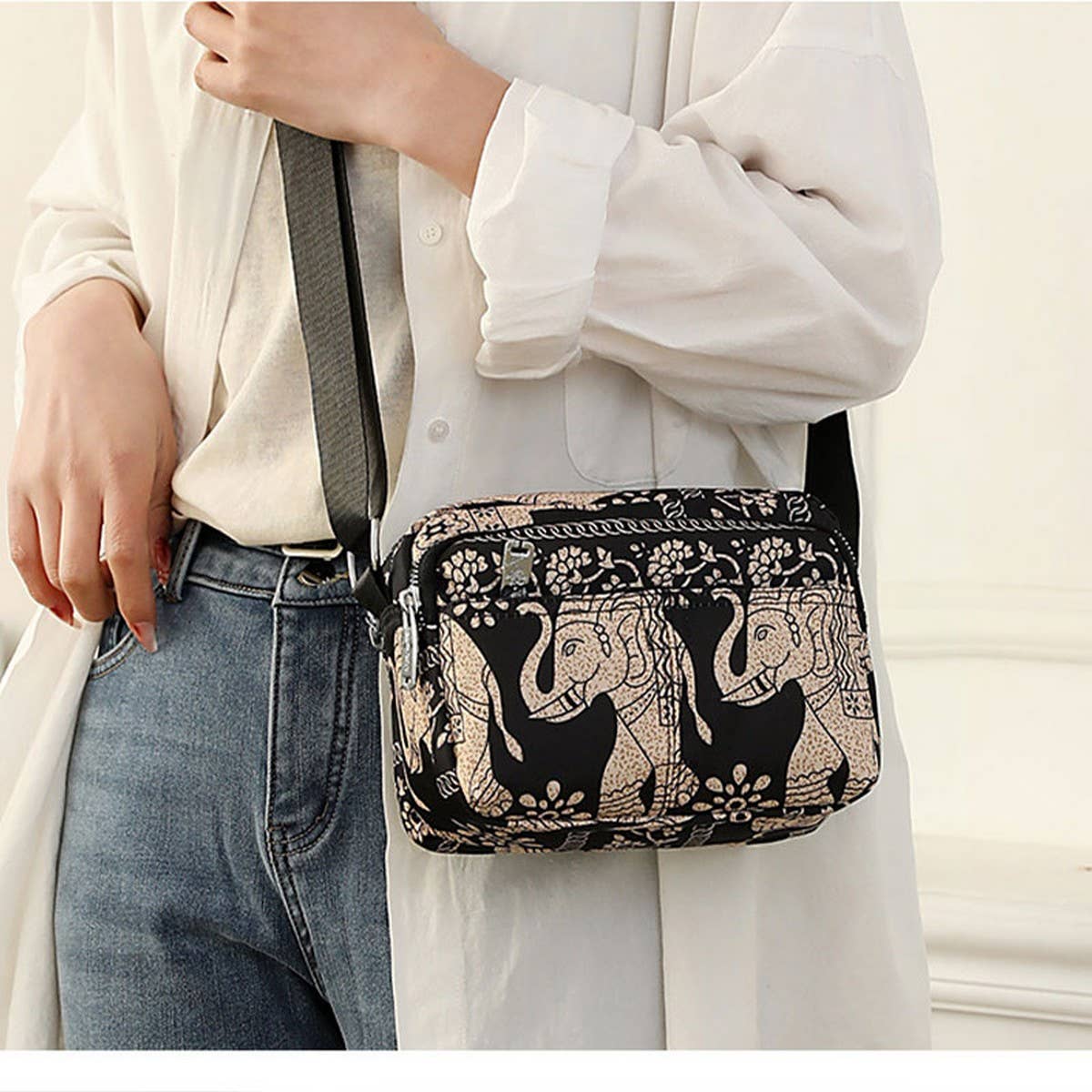 NYLON LARGE CAPACITY SHOULDER MESSENGER BAG_CWAB3487