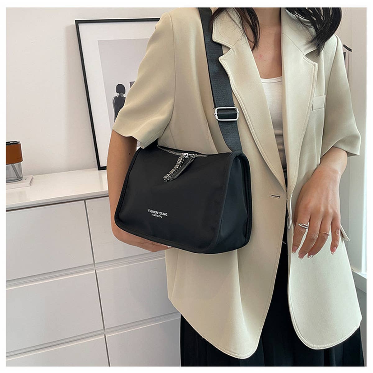 SIMPLE LARGE CAPACITY CASUAL SHOULDER BAG_CWAB1549