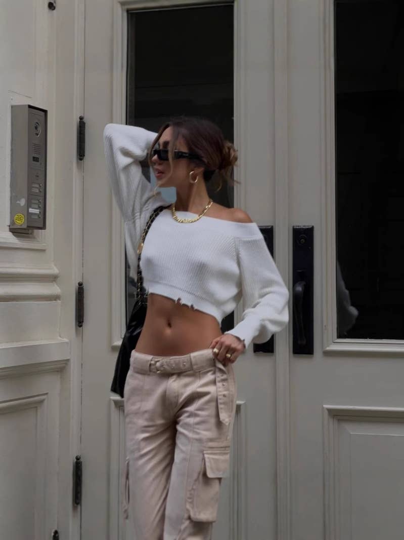 Crop top shoulder and cut-out knitted sweater