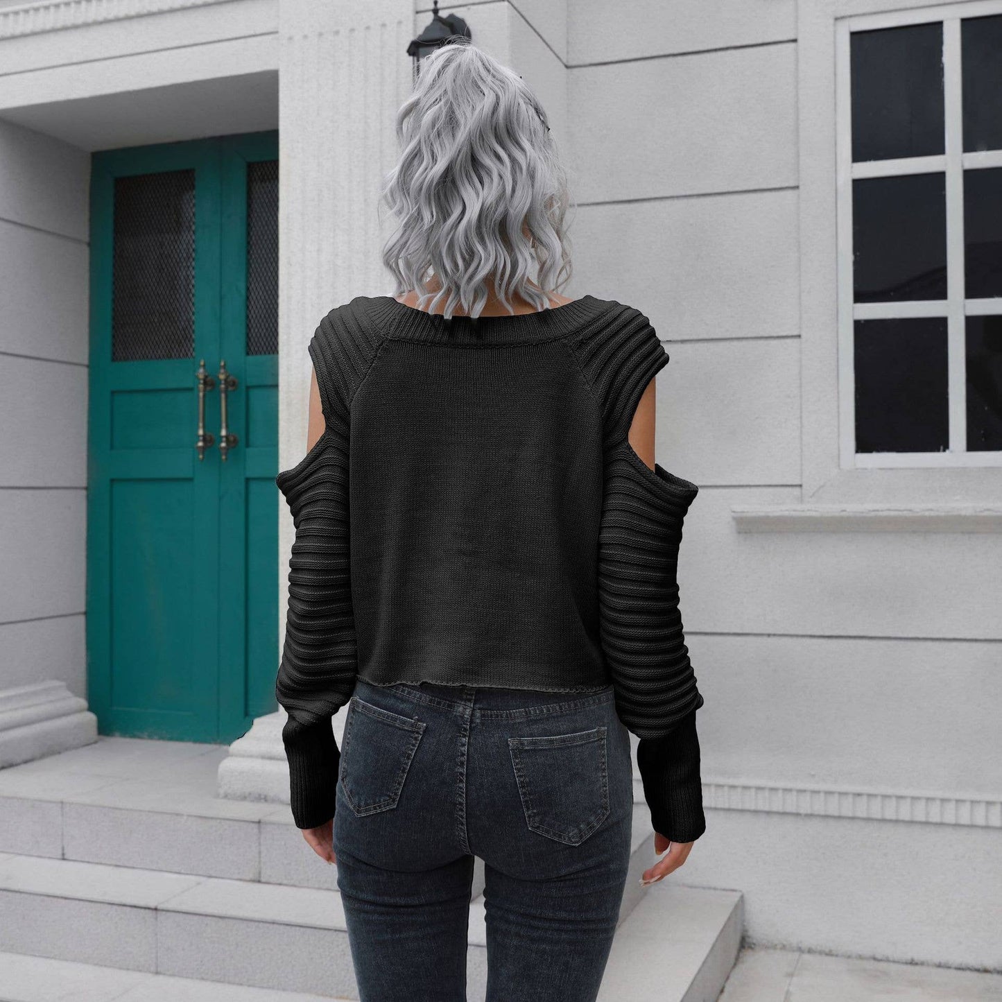 DESIGN OFF-THE-SHOULDER LONG-SLEEVED SWEATER