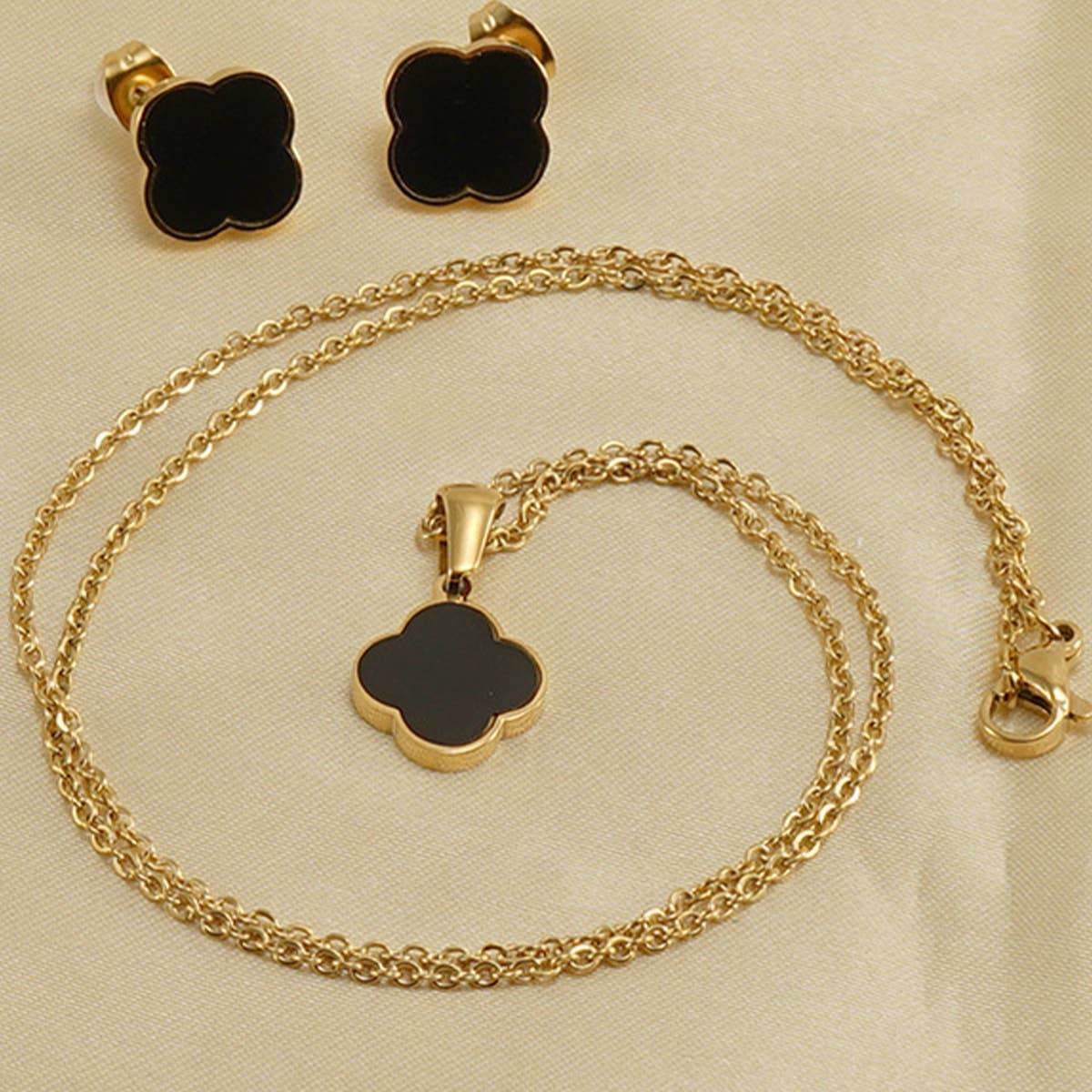 FOUR LEAF CLOVER SHELL EARRINGS NECKLACE SET