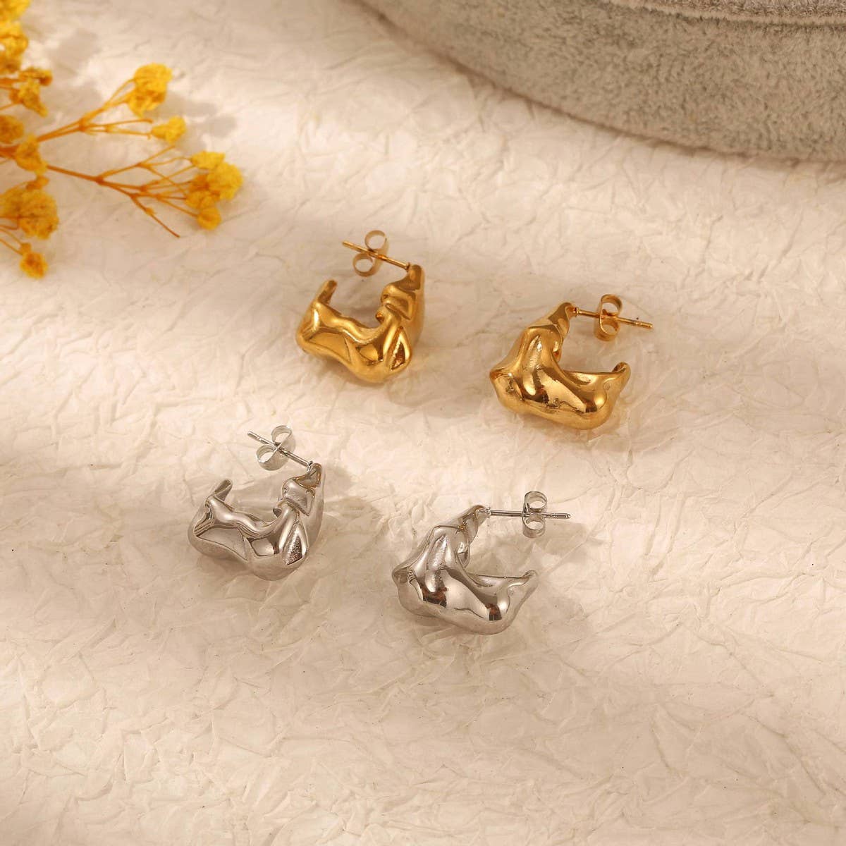 18K MOON HOLLOW OPEN CHUNKY HOOP POST EARRINGS_CWAJE0557