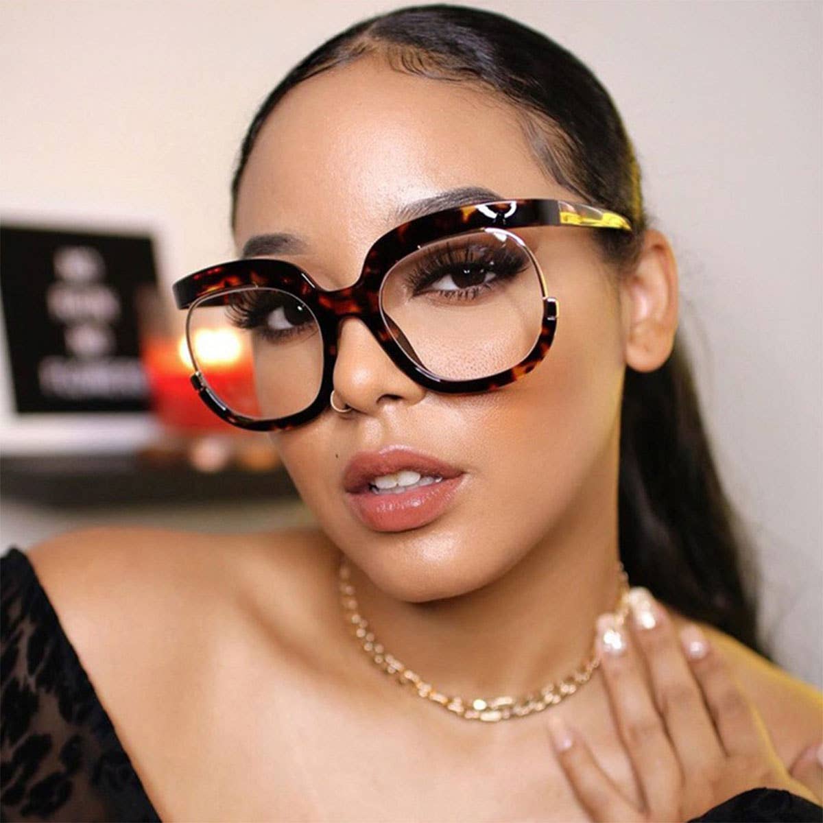 WOMEN ROUND-FRAMED GLASSES WITH LARGE FRAMES
