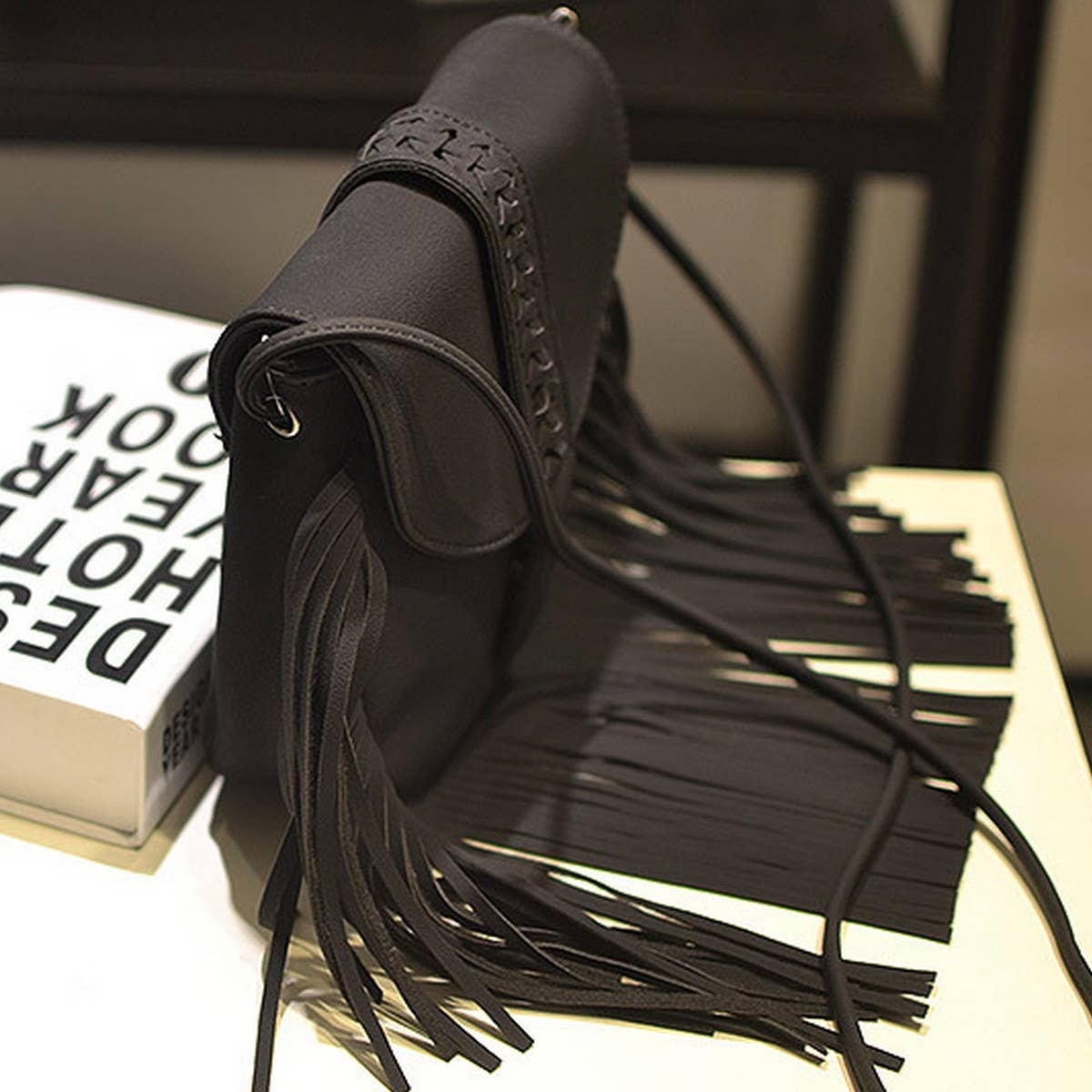 CWAB4566_FLAP WOVEN HALF CIRCLE TASSEL SHOULDER BAG