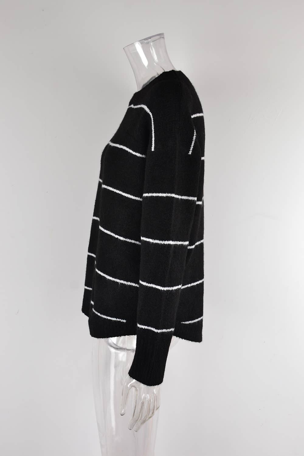 CREW-NECK STRIPED BASIC PULLOVER SWEATER