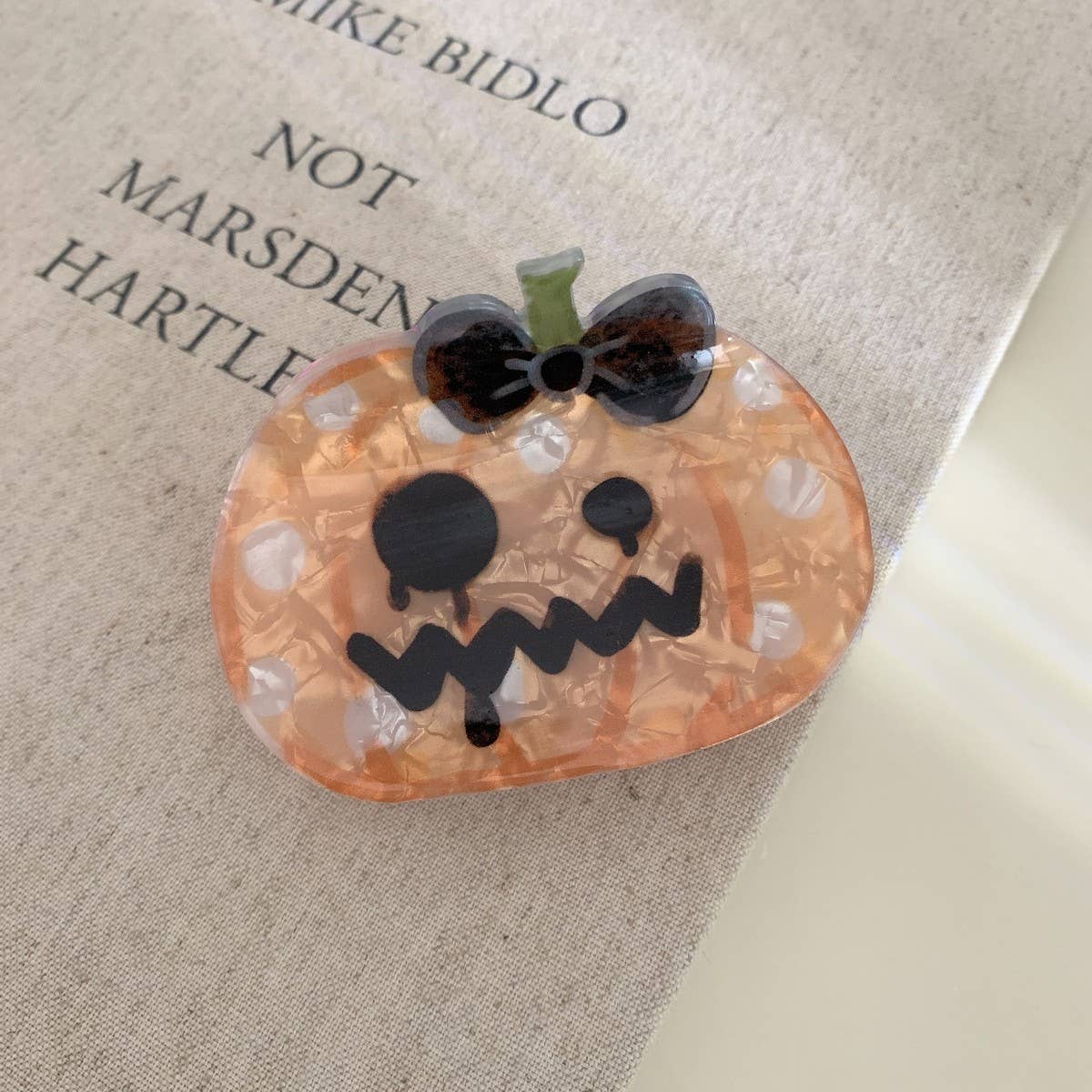 CWAHA07707_HALLOWEEN PUMPKIN CLAW SHARK HAIR CLIP