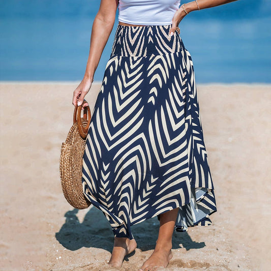 Casual and vacation-style skirt with leaf prints