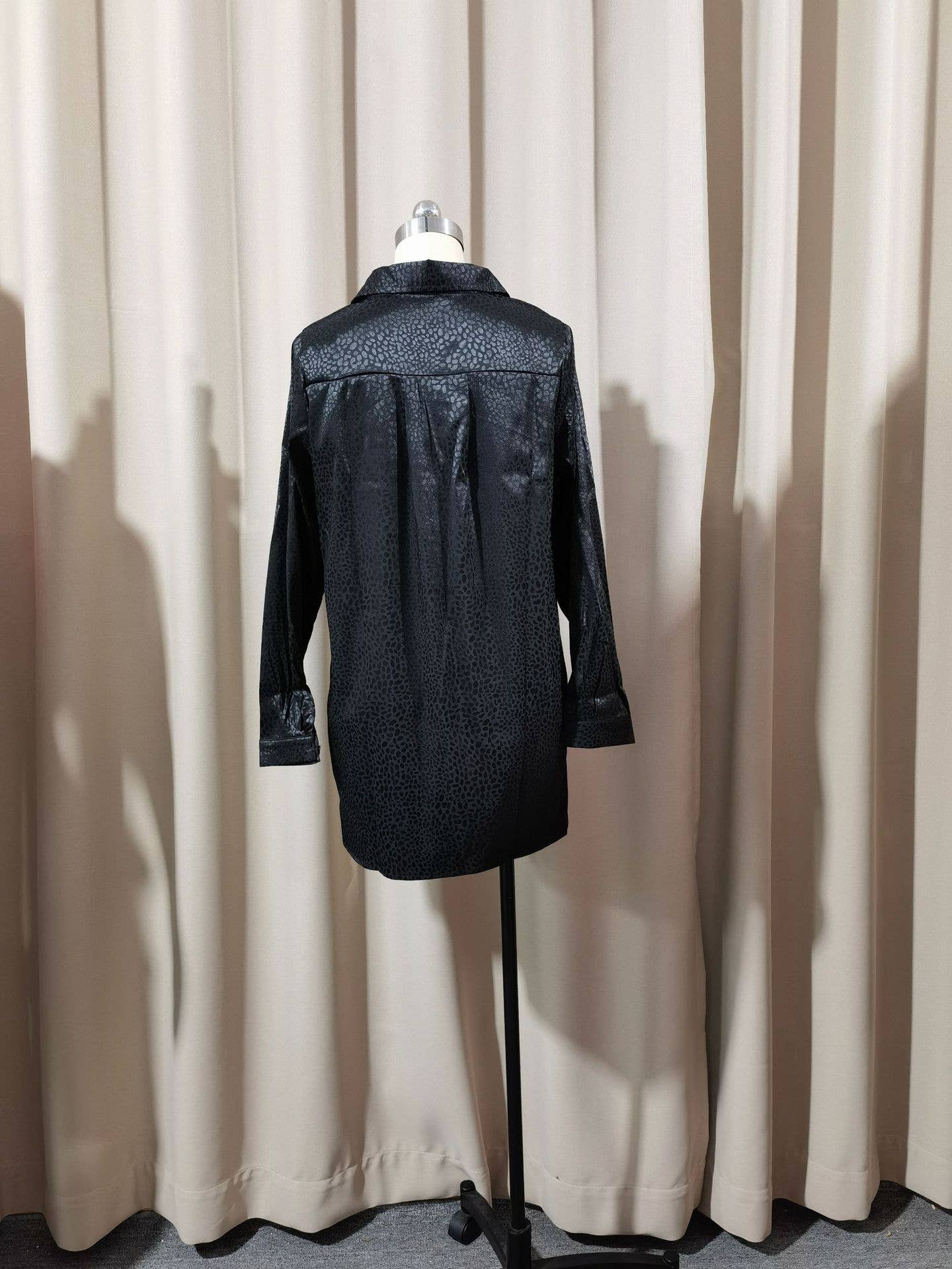 Elegant satin gravel pattern long-sleeved shirt