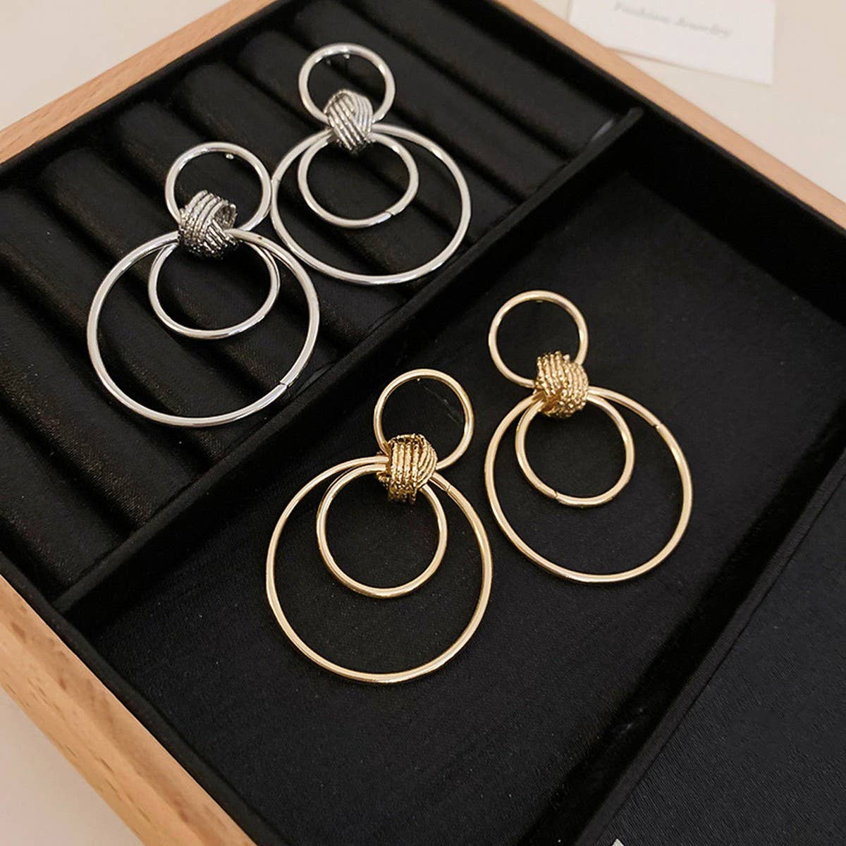 MINIMALIST GLOSSY CIRCULAR COMMUTING EARRINGS
