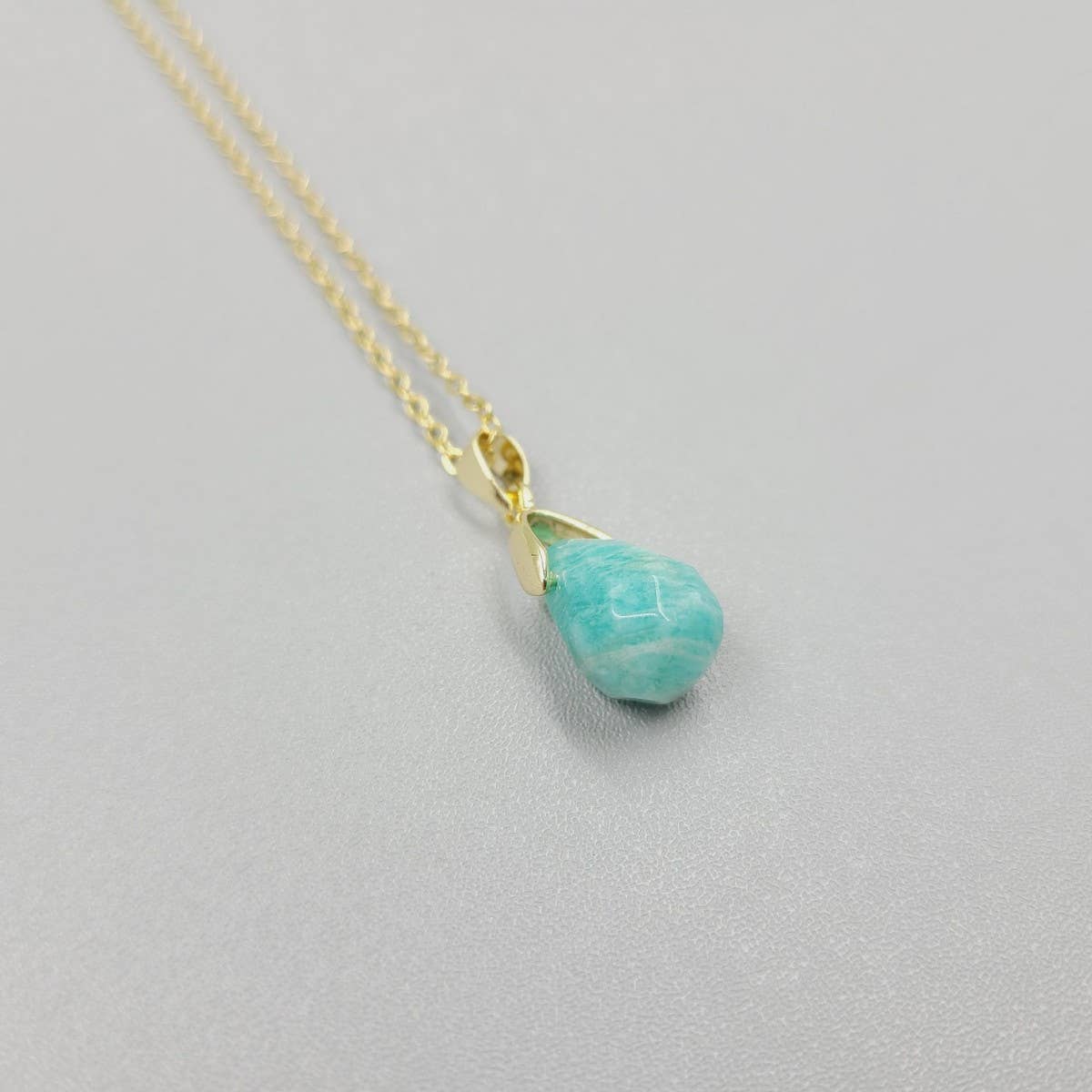 FASHIONABLE NATURAL STONE CRYSTAL PENDANT NECKLACE
