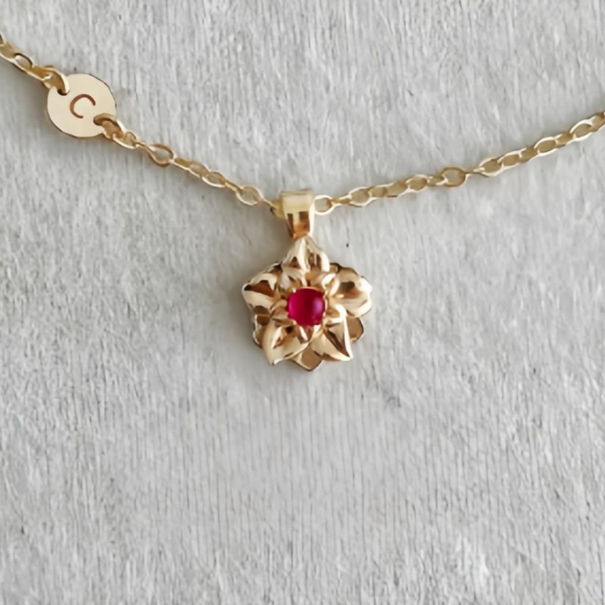 DECEMBER FLOWER ROTATING FLOWER LUCKY NECKLACE
